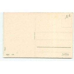 n°21590 - Garçon habillé en Arlequin assis sur une boule de neige humanisée - surréalisme
