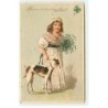 n°21679 - Carte Gaufrée - Bonne et Heureuse Année - Jeune fille tenant du houx, et un chien en laisse