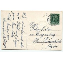 n°21830 - Carte Gaufrée - Teckel faisant le beau devant un garçon buvant