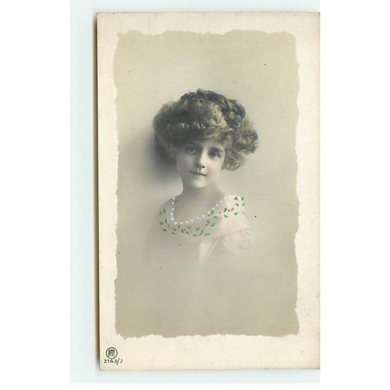 n°21896 - Grete Reinwald avec les cheveux relevés