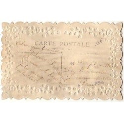 n°21904 - Carte Gaufrée - Trois bonnets, un jaune, un rose et un vert pale