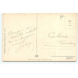n°21917 - Marco - Jeune femme s'éclairant avec un lampion