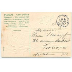 n°22031 - Carte Gaufrée - Heureux Noël -  Jeune Garçon à genoux sur un chemin, attendant un Père Noël