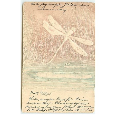 n°22123 - Carte Gaufrée - MM Vienne - Une libellule volant au-dessus de l'eau
