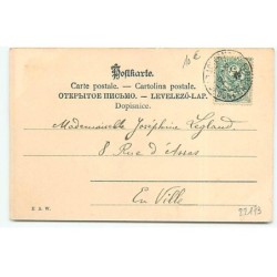 n°22173 - Jeune femme montrant une carte postale - deltiology