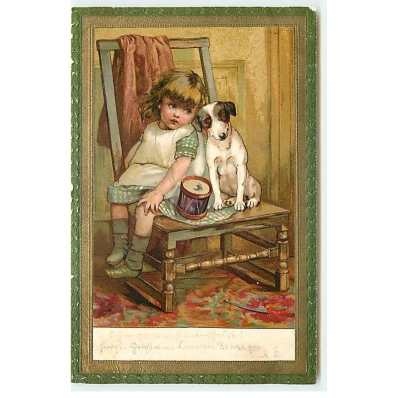 n°22196 - Carte Gaufrée - Fillette assise avec un chien sur une chaise