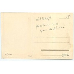 n°22316 - Hold to Light - Prosit Neujahr ! - Zur Sitzung ... keine Zelt - Jeune femme sur les genoux de cet homme
