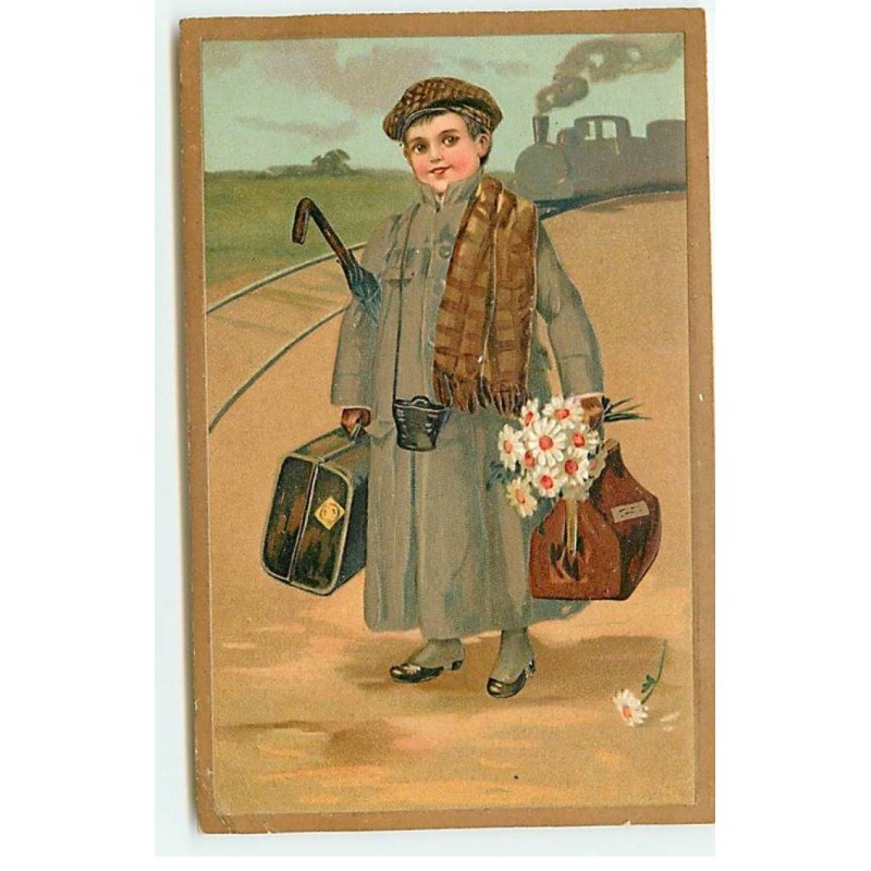 n°22390 - Carte Gaufrée - Jeune garçon portant des bagages et un bouquet de marguerites, en attenant le train