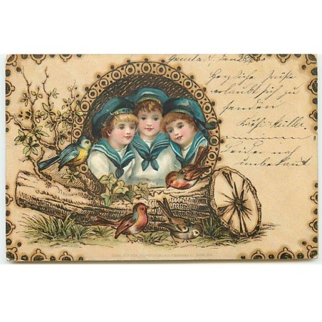 n°22471 - Carte imitation bois - Trois enfants dans un médaillon regardant des oiseaux mangeant près d'un tronc