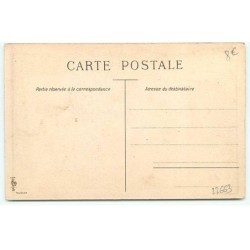 n°22663 - Joyeuses Pâques - Bébé dans un oeuf rouge, et tirant la langue