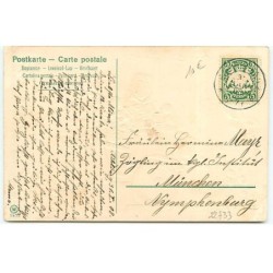 n°22733 - Carte Gaufrée - Couple au volant d'une voiture, la jeune femme tenant un bouquet de roses