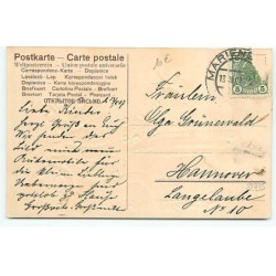n°22735 - Carte Gaufrée - Jeune garçon au volant d'une voiture, la fillette tenant un bouquet