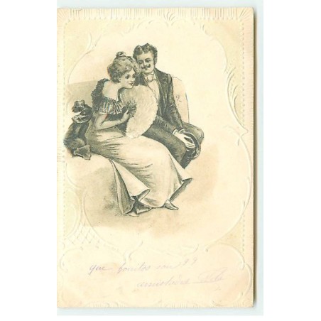 n°22991 - Carte Gaufrée - Fantaisie - Couple assis, la femme tenant un grand éventail