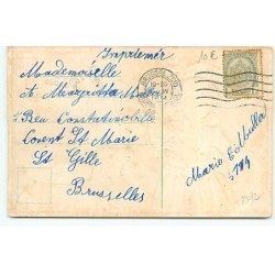 n°23072 - Carte Gaufrée - Pâques - Joyeuses Pâques - Mouton regardant une jeune fille portant un oeuf