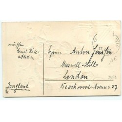 n°23078 - Carte Gaufrée - Pâques - Fröhliche Ostern -Enfants, un écalant un oeuf