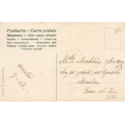 n°23365 - Carte Gaufrée - Heureux Anniversaire - Fillette apportant un bouquet de Fleurs