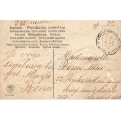 n°23626 - Carte Gaufrée - Joyeux Noël - Père Noël s'approchant d'une église, avec un sac rempli de jouet