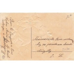 n°23671 - Carte Gaufrée - Heureuses Pâques - Couple de Poussins Humanisés dans des coquilles d'oeufs