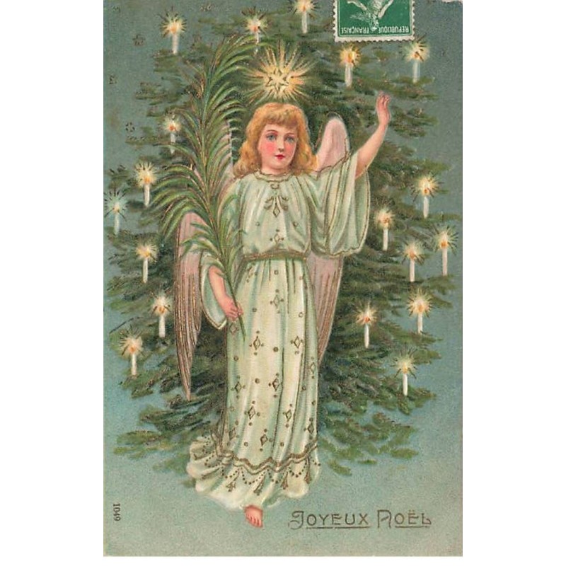 n°23723 - Carte Gaufrée - Joyeux Noël - Ange Gardien devant un sapin décoré de bougies