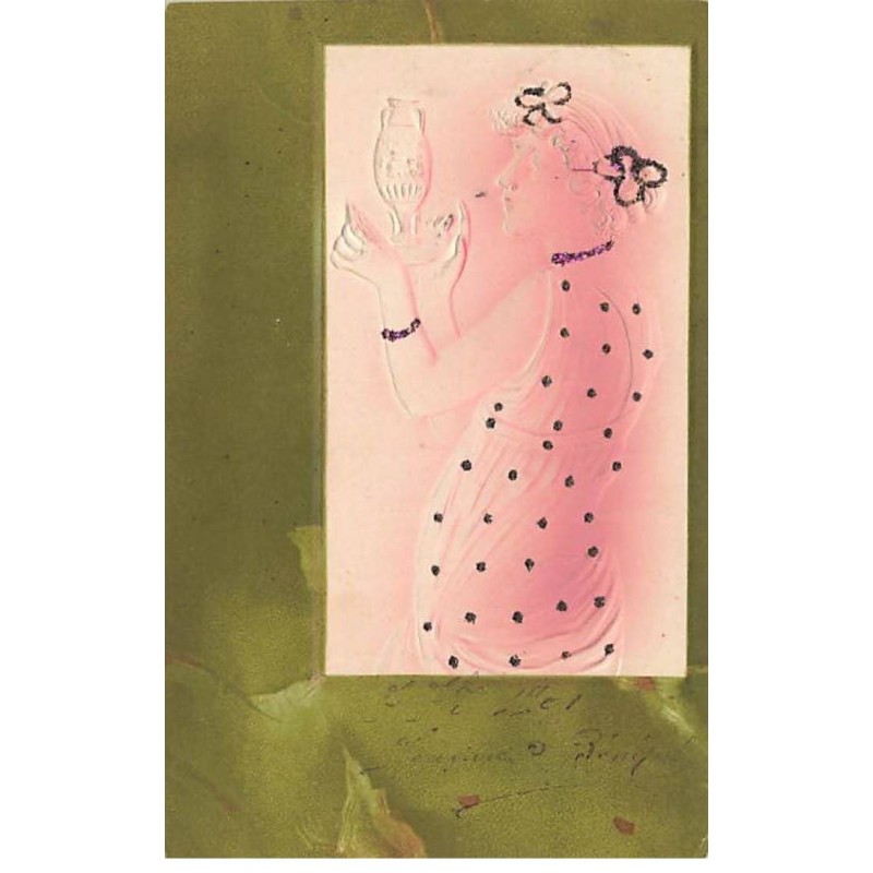 n°23752 - Carte Gaufrée - Art Nouveau - Femme portant un plateau avec une petite amphore