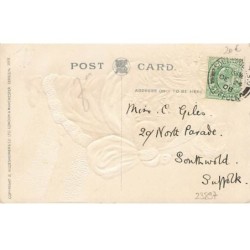 n°23897 - Carte Gaufrée - Noël - A Merry Christmas - Père Noël sur le perron d'une maison