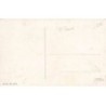n°23920 - MM Vienne 879 - SB Pearce - Fillette faisant un câlin à un Bonhomme de Neige