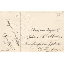 n°24031 - Bonne Année - Carte Gaufrée - Cochon humanisé en smocking avec des roses à la main