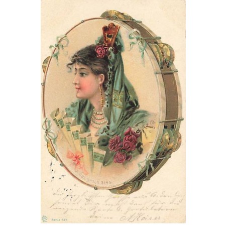 n°24207 - Illustrateur - Jeune femme avec une coiffure type espagnole tenant un éventail dans un Tambourin