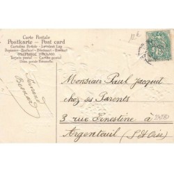 n°24280 - Carte Gaufrée - Bonne Année - Cochons autour d'un lutin portant des trèfles
