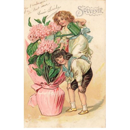 n°24344 - Carte Gaufrée - Fantaisie - Souvenir - Deux enfants arrosant des fleurs dans un pot