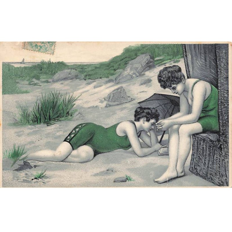n°24534 - Fantaisie - Deux jeunes femmes sur une plage - Baigneuse