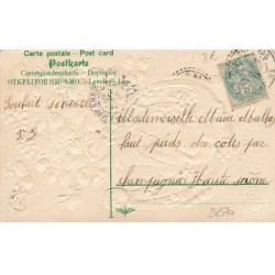 n°24570 - Carte Gaufrée - Bonne Année - Garçon portant un fer à cheval, au milieu de trèfles