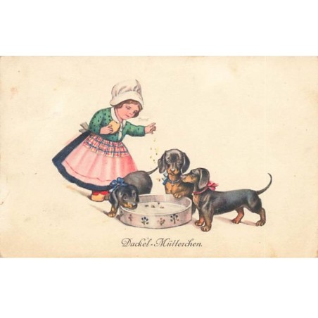 n°24599 - Chiens - Dackël-Mütterchen - Jeune fille nourrissant des teckels
