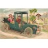 n°24700 - Carte Gaufrée - Fantaisie - Couple d'enfant à l'arrière d'une voiture, conduite par un chauffeur