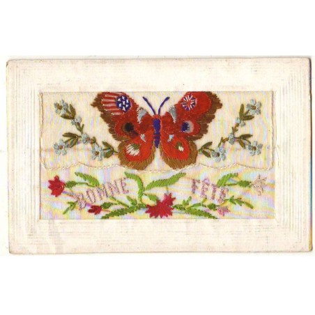 n°24754 - Carte Brodée - Bonne Fête - Papillon au milieu de fleurs - Drapeaux