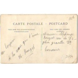 n°24754 - Carte Brodée - Bonne Fête - Papillon au milieu de fleurs - Drapeaux