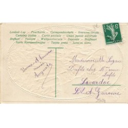 n°25024 - Carte Fantaisie Gaufrée - Bonne Année - Fillette avec du Houx dans un Médaillon