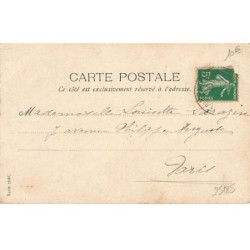 n°25185 - Joyeuses Pâques - Fillette assise sur un oeuf d'où sortent des poussins