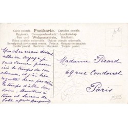 n°25233 - Carte Gaufrée - Ange au milieu  d'un bouquet de roses