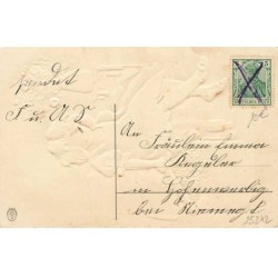 n°25242 - Carte Gaufrée - Fantaisie - Fillette près d'une boite remplie de fleurs