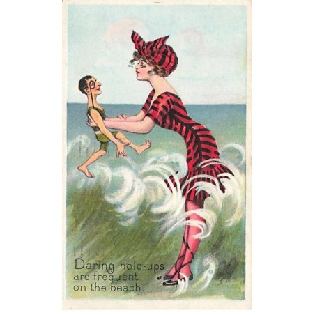 n°25249 - Carte Gaufrée - Fantaisie - Daring hold ups ... beach - Femme portant un petit homme, en tenue de bain