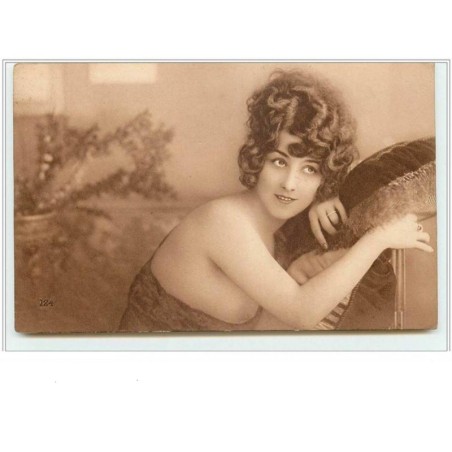 n°327 - Nu féminin n°7 - Femme avec main sous le coussin