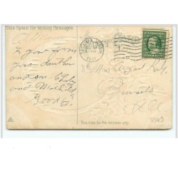 n°4349 - Carte Gaufrée - A Mery Christmas - Père Noël dans un médaillon sur fond doré
