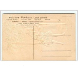 n°438 - Carte Gaufrée - Fillette attachant un arbuste