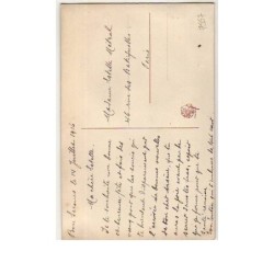 n°7557 - Carte Brodée - Bonne Fête - Corbeille de fleurs tenu par un cordon bleu blanc rouge.