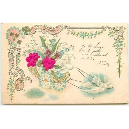 n°824 - Carte Gaufrée - Colombes tirant une corbeille de fleurs (roses en tissus, muguet)