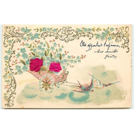 n°825 - Carte Gaufrée - Hirondelles tirant une corbeille de fleurs (roses en tissus, myosotis)