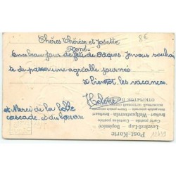 n°12439 - Carte Gaufrée - Heureuses Pâques - Poussins habillés prenant un train