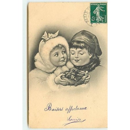 n°12449 - Deux enfants regardant des oisillons dans un nid