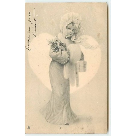 n°12486 - Jeune femme apportant des cadeaux